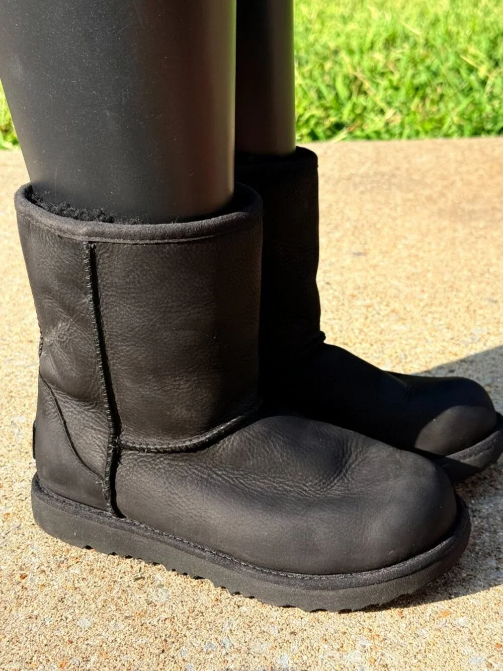 UGG Kids Classic Short II Black Waterproof Boots Size 2 Cozycore Winter 4084